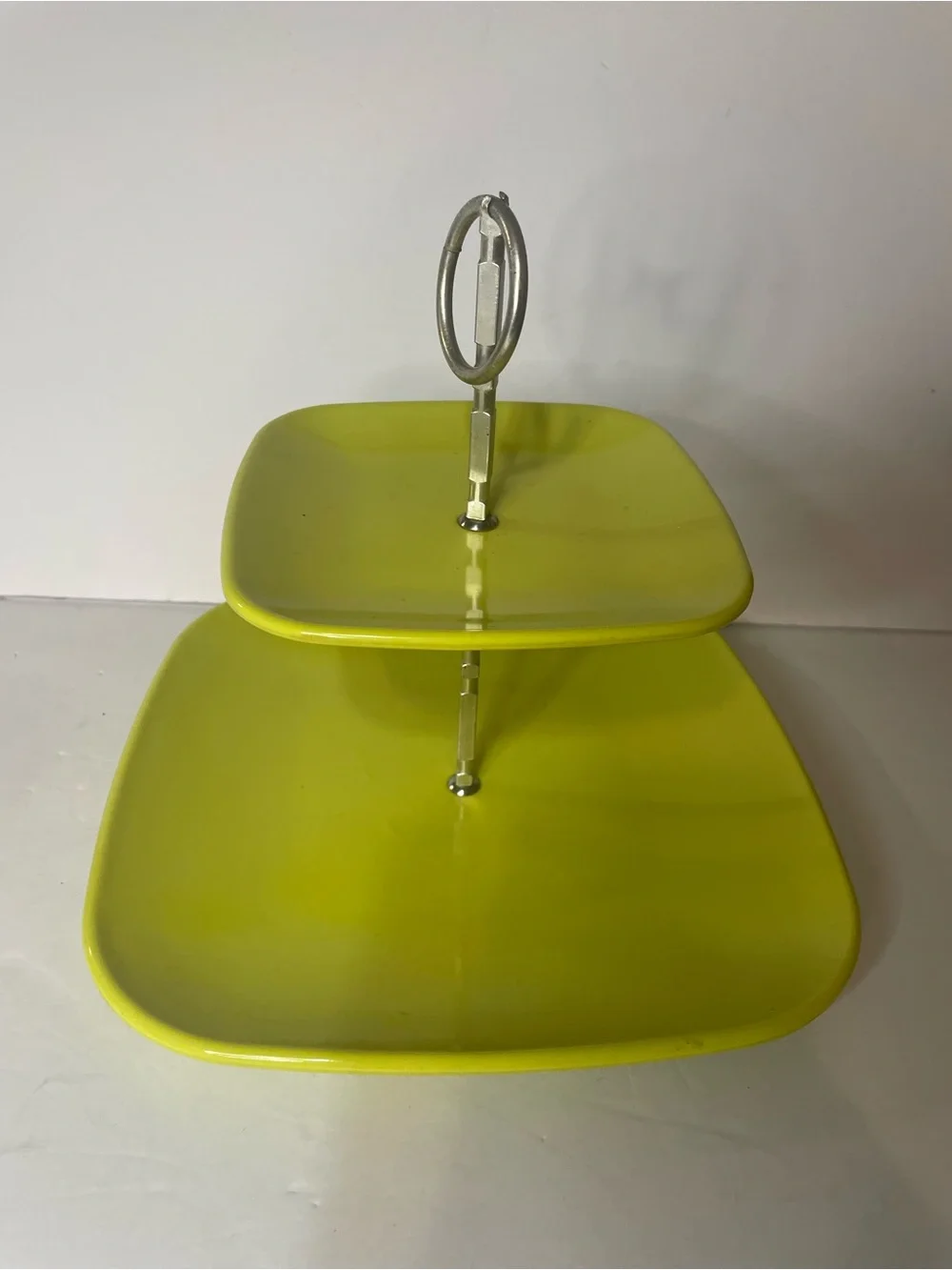 Two-Tier Serving Stand in Lime Green Arrowhead Everwear Melamine